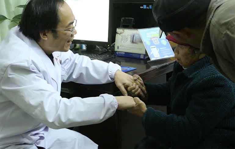 致敬偉大改革｜對話40年，講述身邊的健康故事（第三集）——有了新農合，看病不再愁