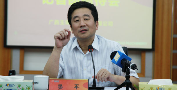 玉柴集團公司董事局主席晏平——大家可能不一定認識我，但是大家一定坐過裝配玉柴發動機的客車、公交車，因為玉柴發動機裝配在全國超過60%的客車、公交車上。玉柴發動機能夠陪伴大家上班、回家、逛街，我很自豪。我們將繼續制造更多更好的綠色產品，造福社會和百姓。